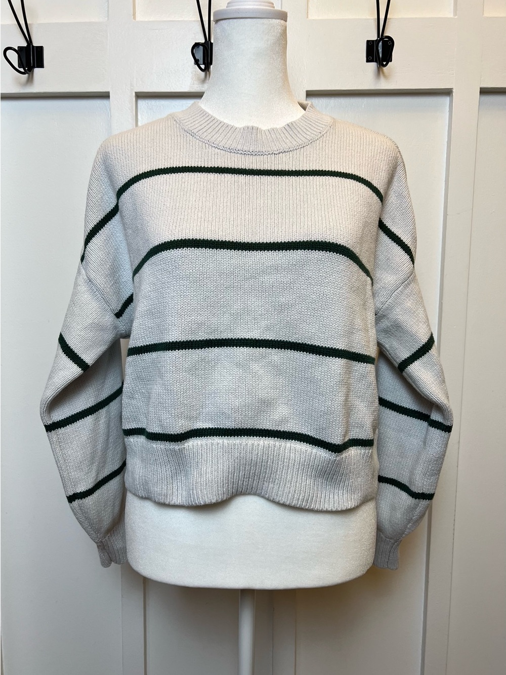 Hollister Size XS White Green Striped Sweater Chunky Preppy Academia Cottagecore